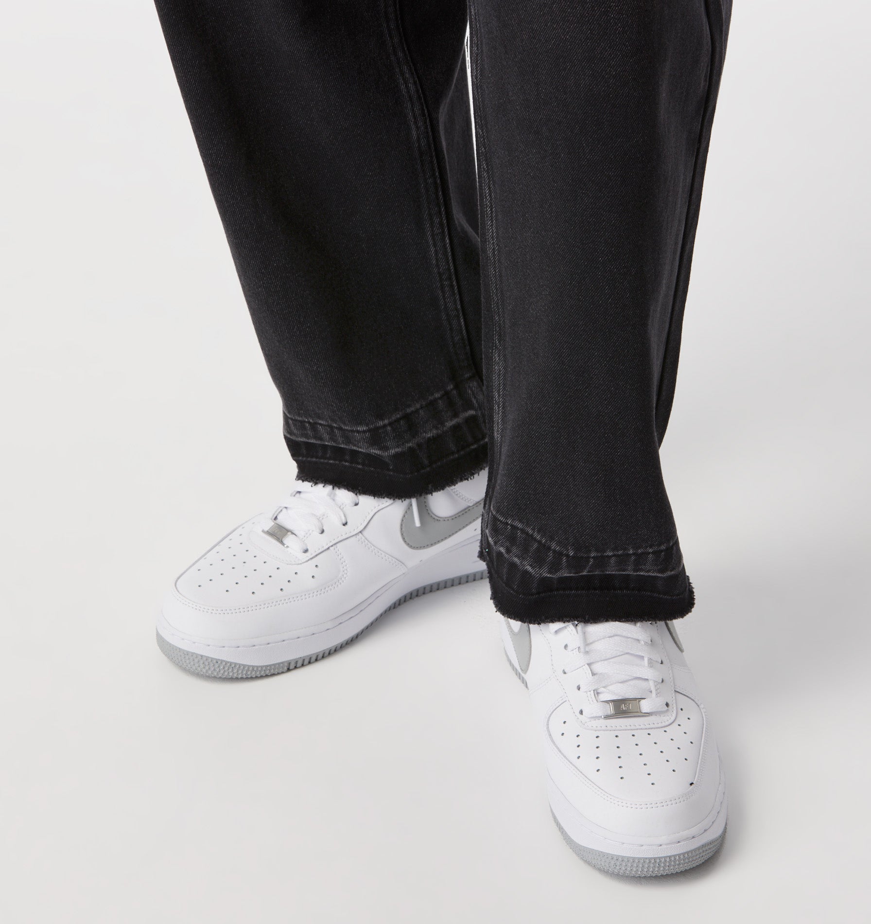 Distressed Edgar Denim - Faded Black