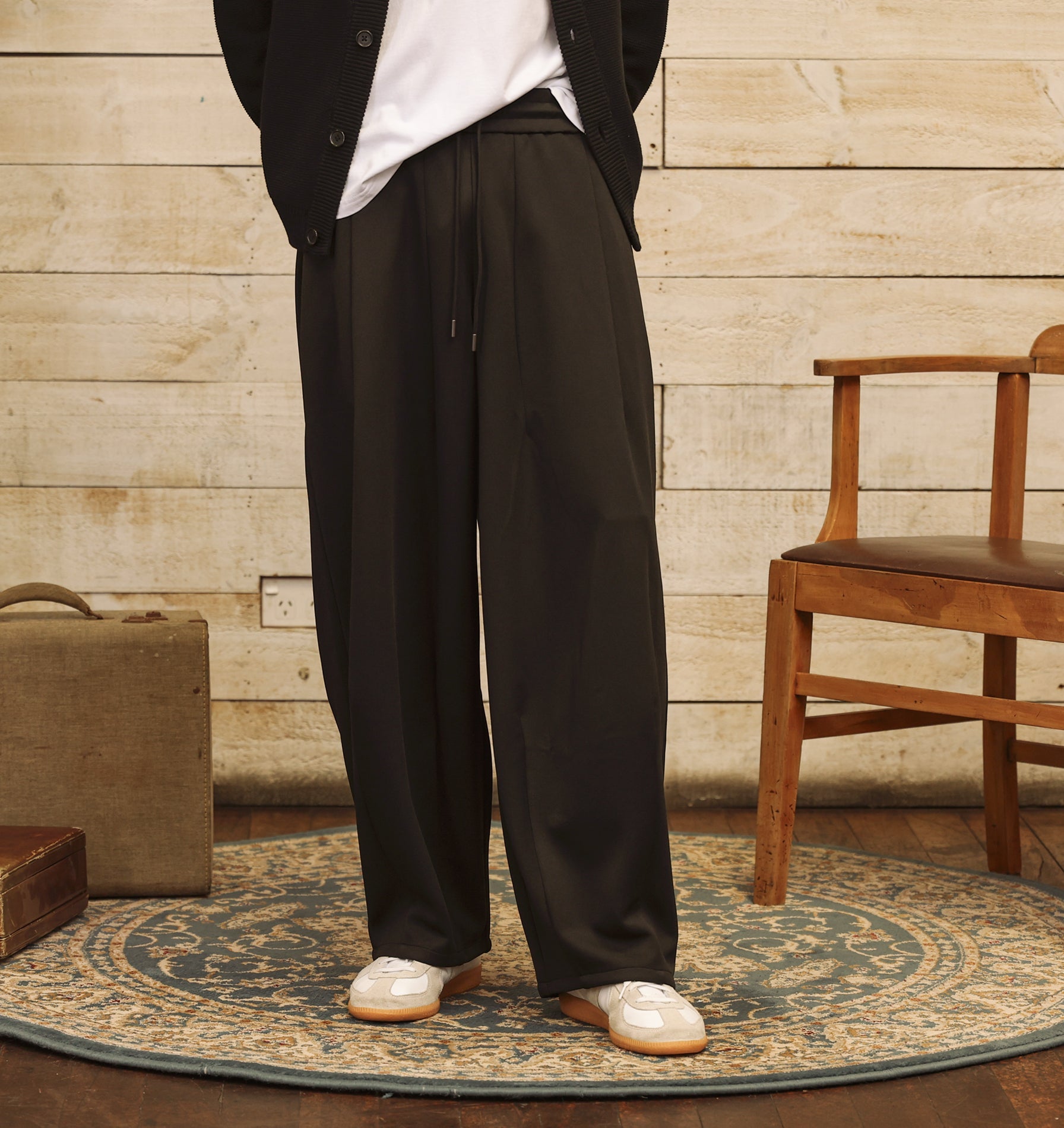 Akashi Trackie - Black