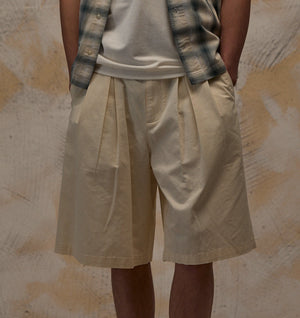Wide Pleat Short - Ecru