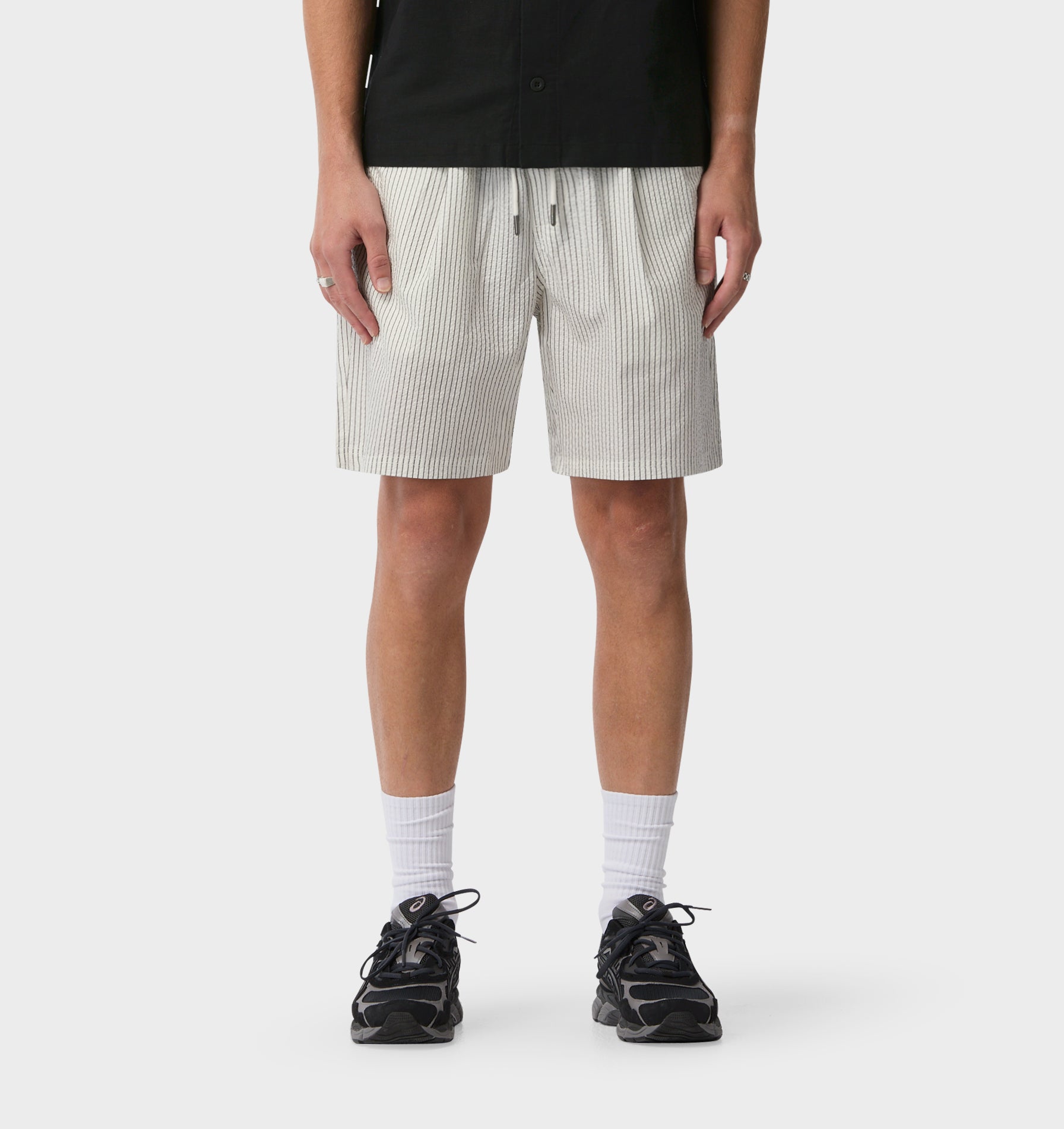 Michael Pleat Short - White/Black