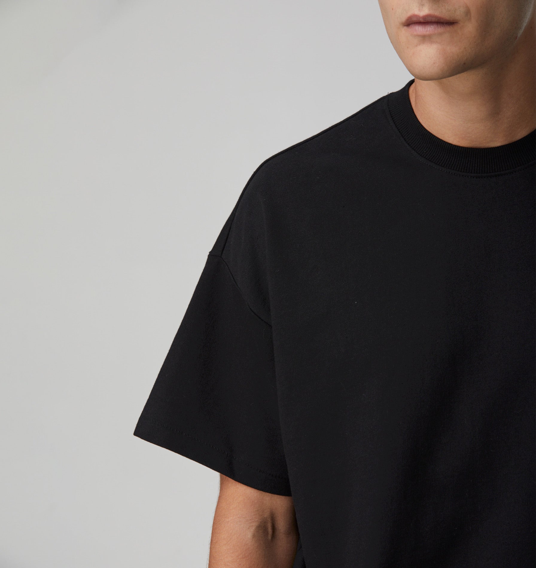 Heavy Lewi Crop Tee - Black