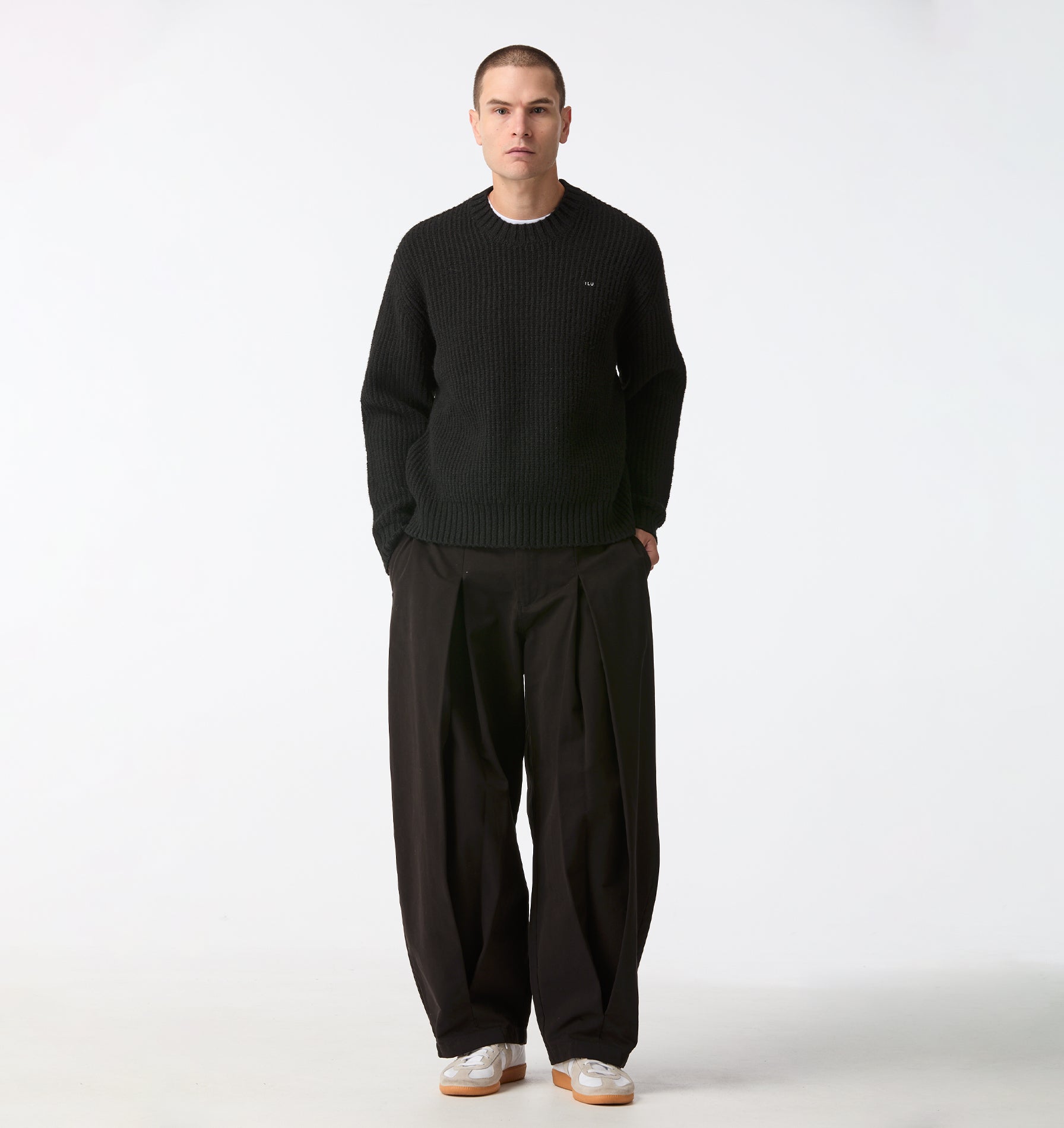 Wool Crop Knit Sweater - Black