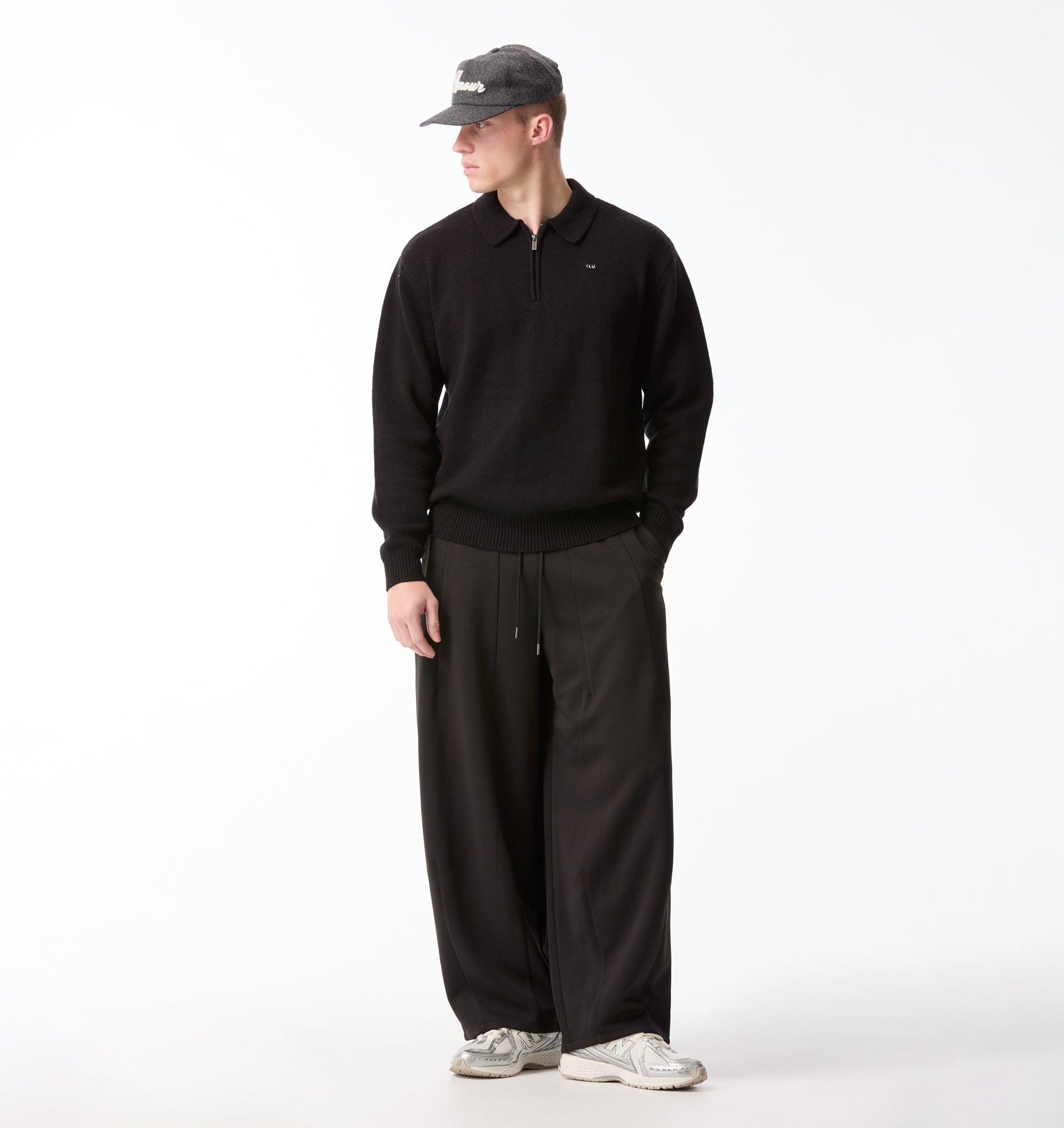 Akashi Trackie - Black