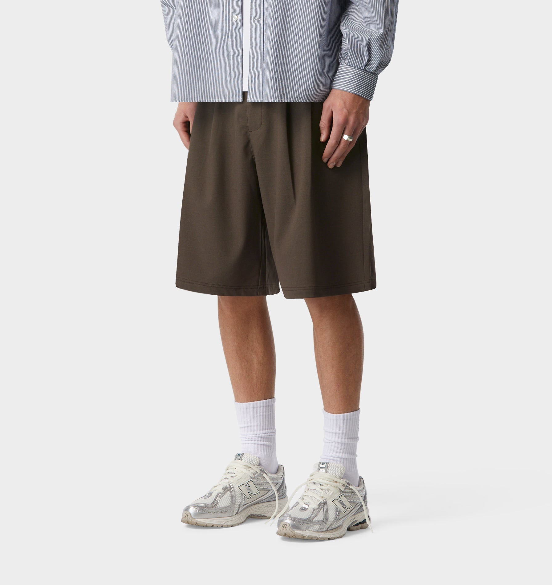 Alby Pleated Short - Mushroom