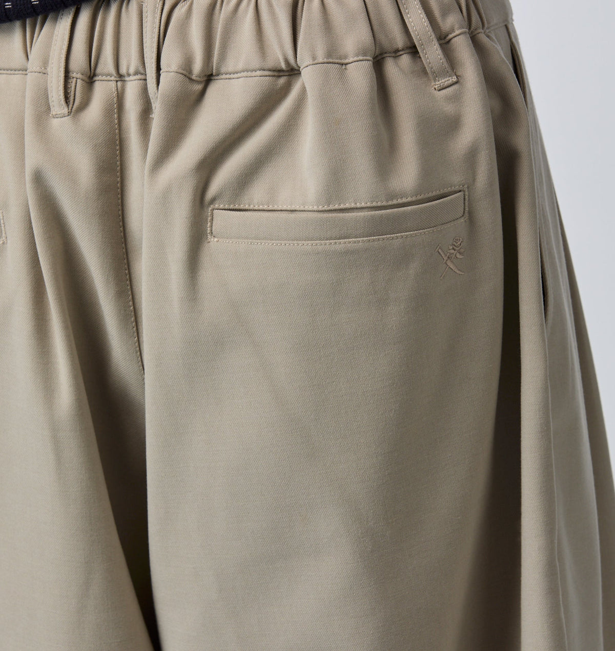 Alby Pleated Short - Stone