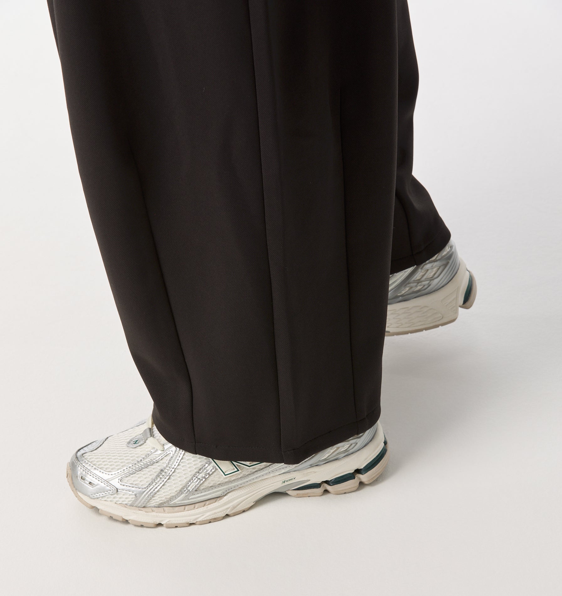 Akashi Trackie - Black