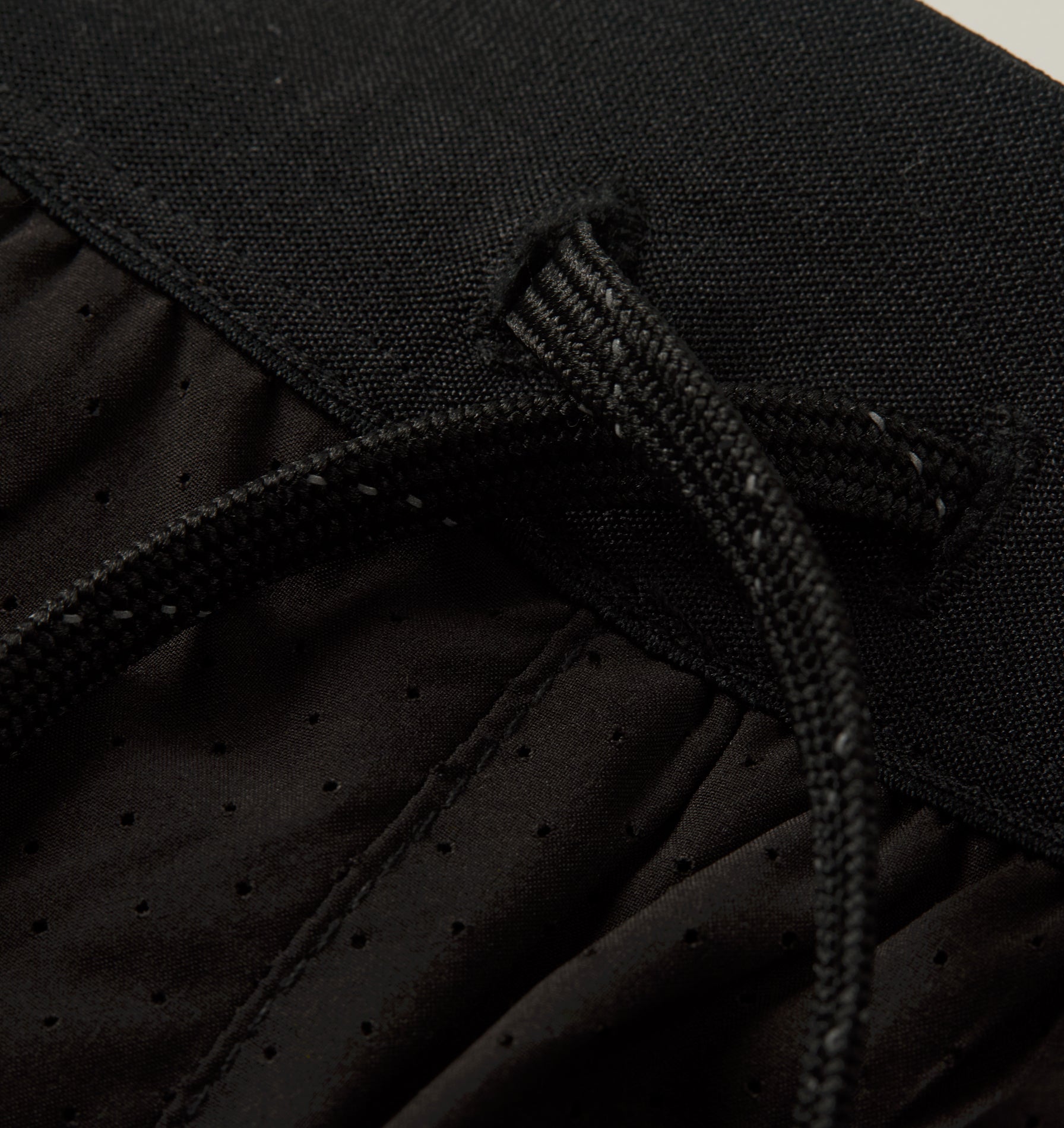 Active 4.5 Inch Laser Run Short - Black