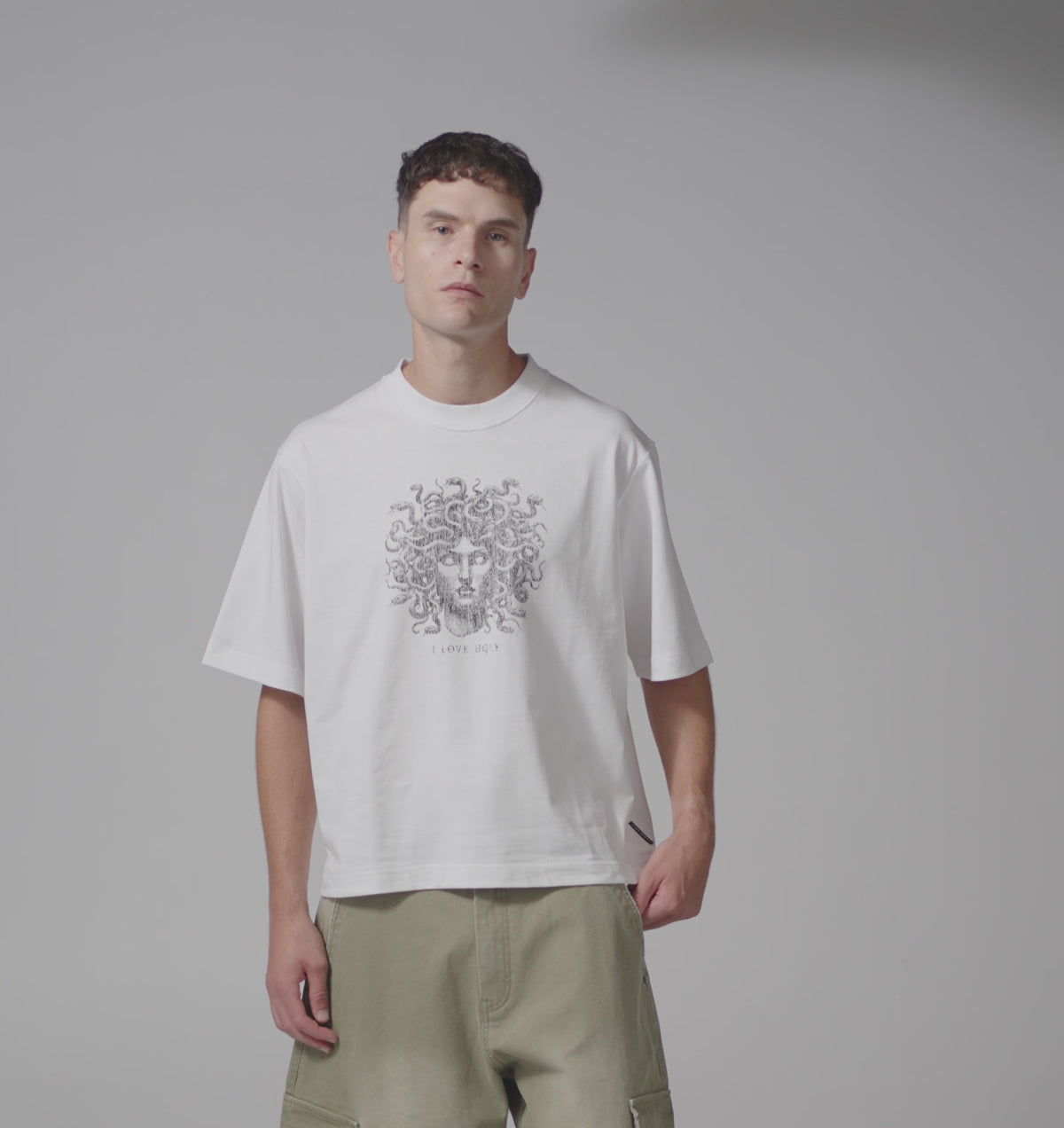 Medusacropboxtee-white.mp4