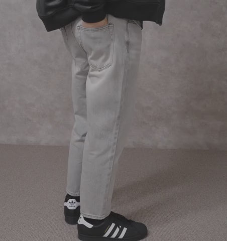 Cropped 90s Denim - Concrete.mov