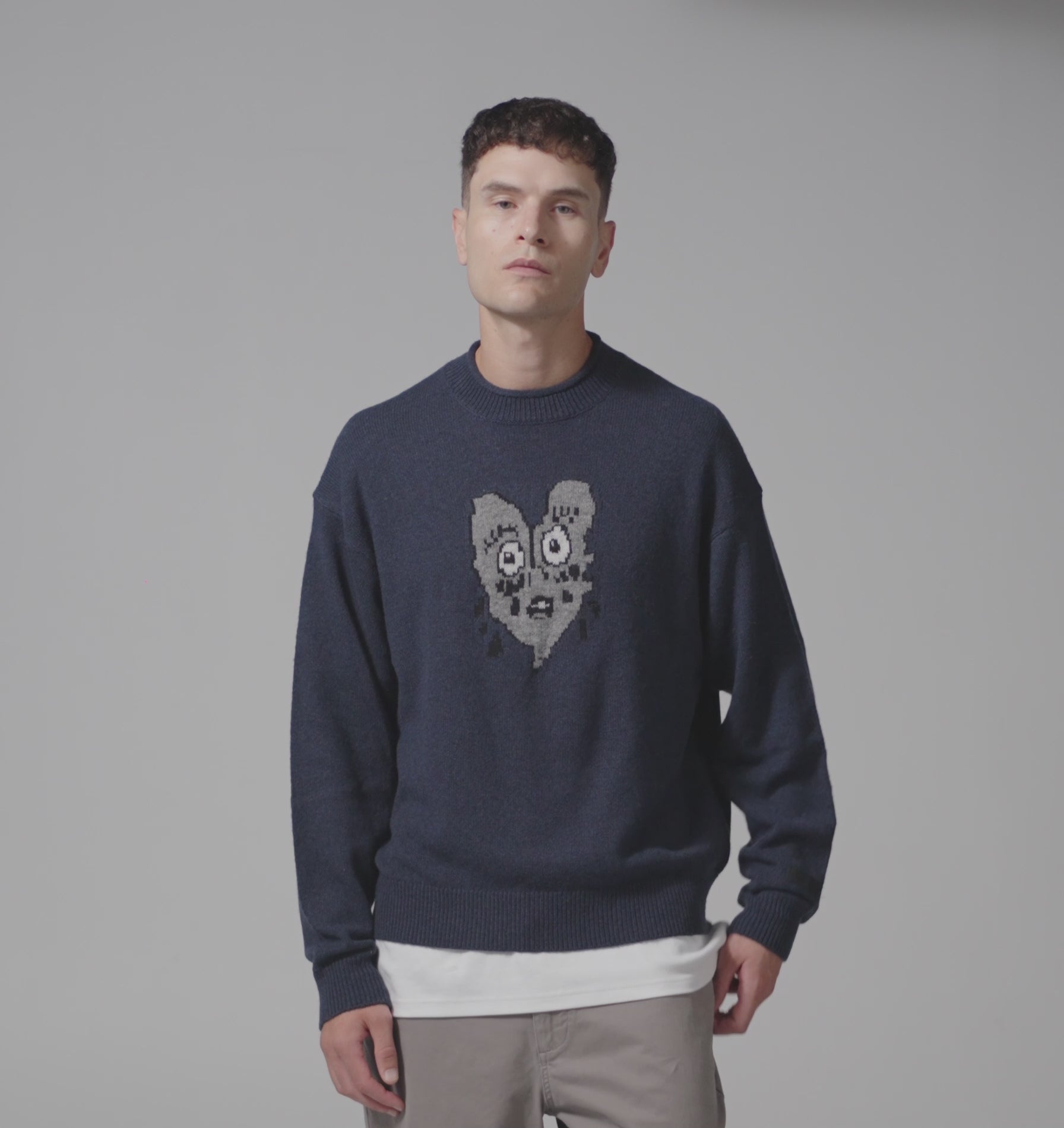 Heartacherolledneckknitsweater-Navy.mp4